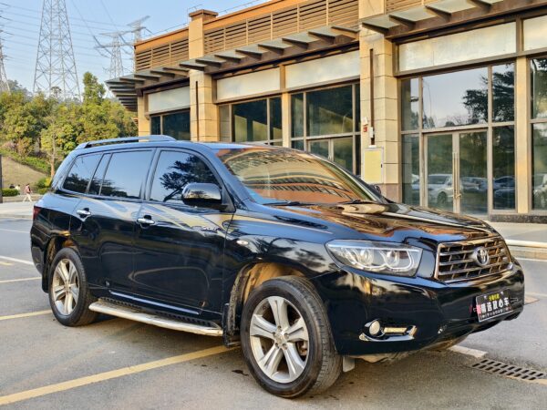 2011 model Totoya Highlander