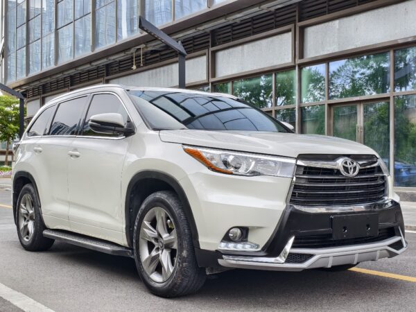 2015 model Toyota Highlander(white)