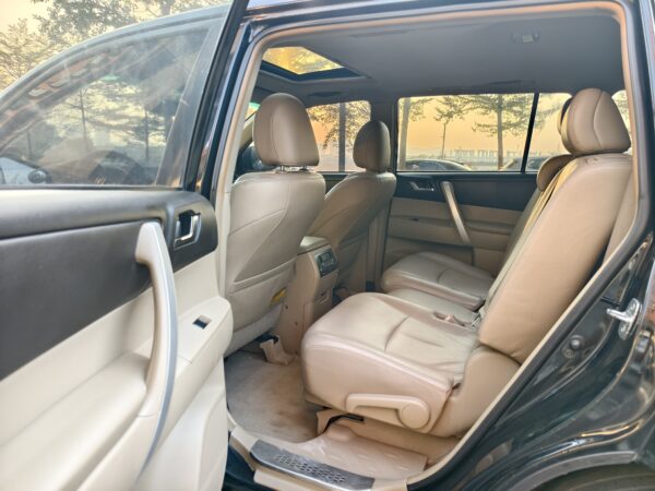 2011 model Totoya Highlander