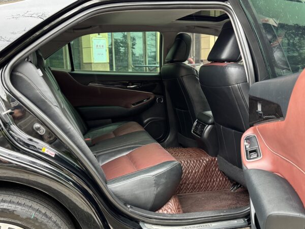 2018 model Toyota Crown