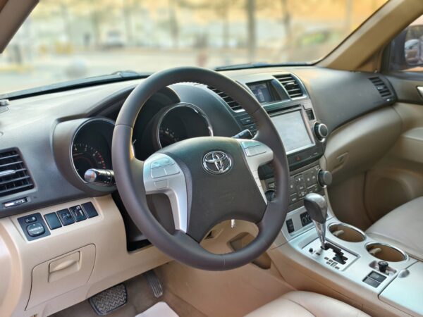 2011 model Totoya Highlander