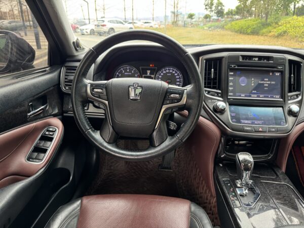 2018 model Toyota Crown