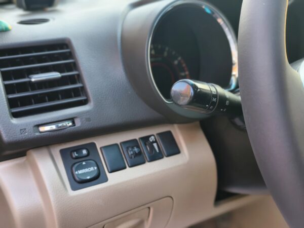 2011 model Totoya Highlander