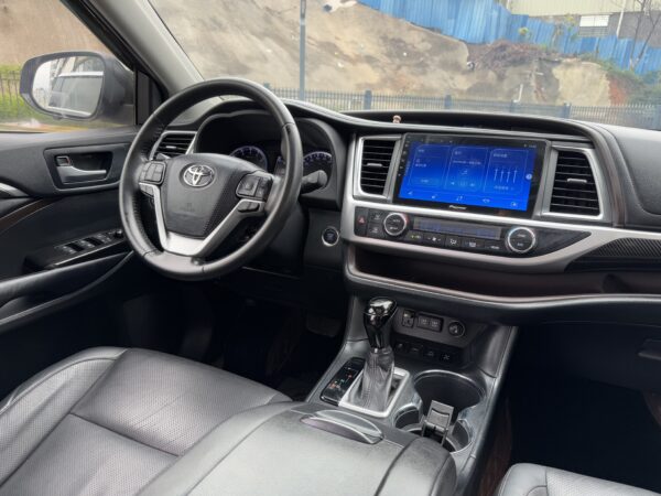 2020 model Toyota Highlander