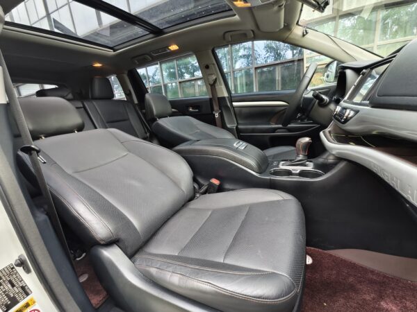 2015 model Toyota Highlander(white)
