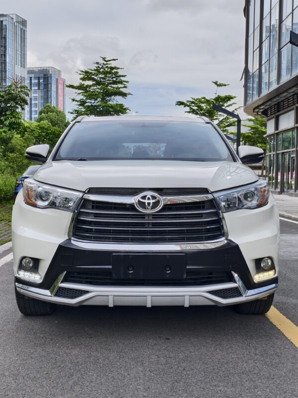 2015 model Toyota Highlander(white)