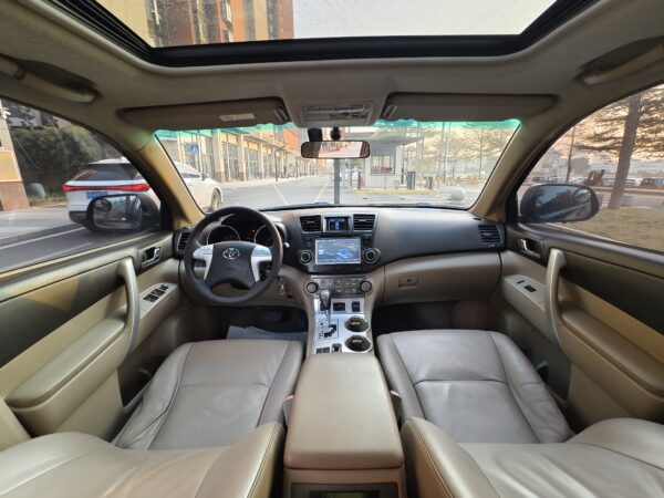 2011 model Totoya Highlander