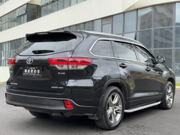 2020 model Toyota Highlander