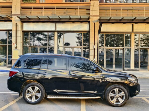 2011 model Totoya Highlander