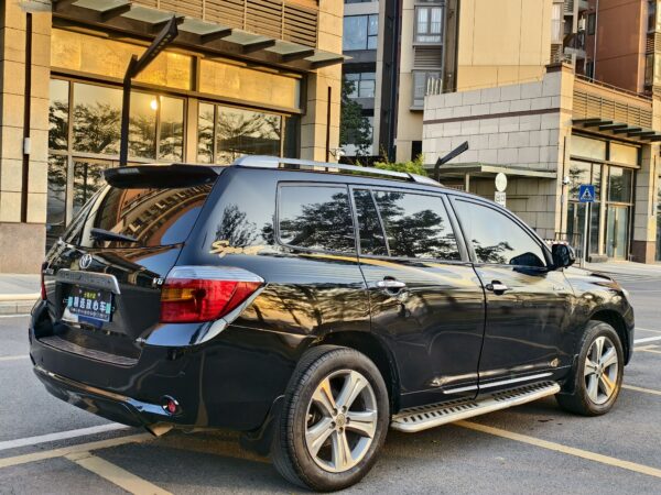 2011 model Totoya Highlander