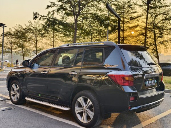 2011 model Totoya Highlander