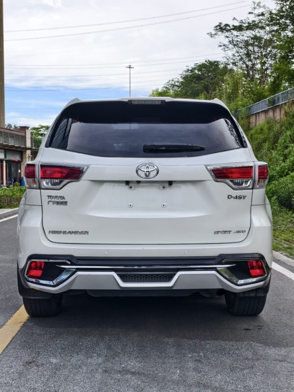 2015 model Toyota Highlander(white)