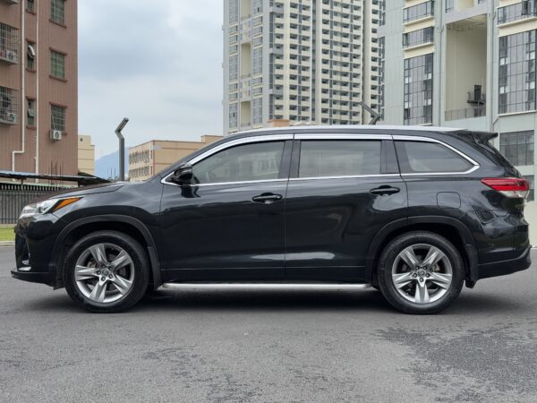 2020 model Toyota Highlander
