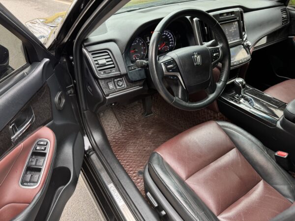 2018 model Toyota Crown