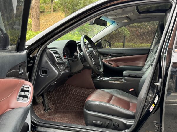 2018 model Toyota Crown