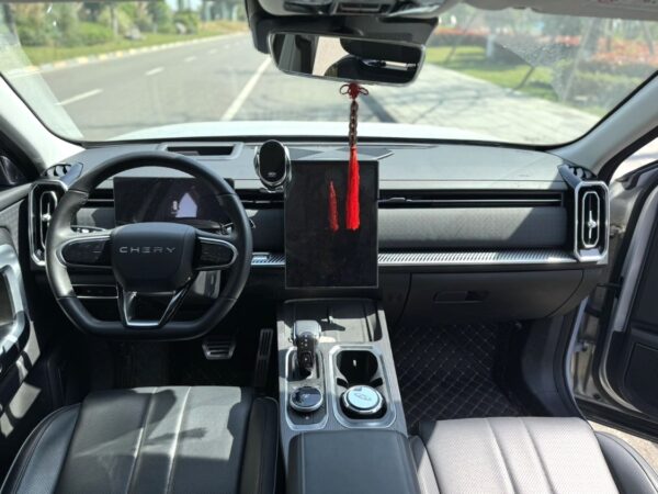 2023  Chery 06